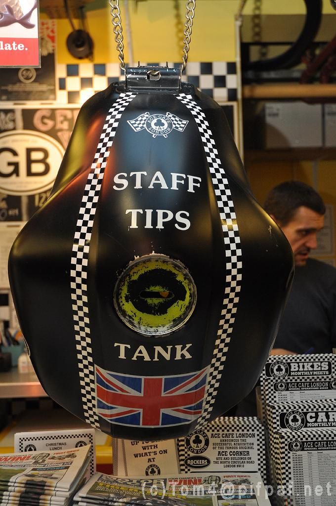 reservoir.JPG - même la "tip box" est faite à partir d'une moto