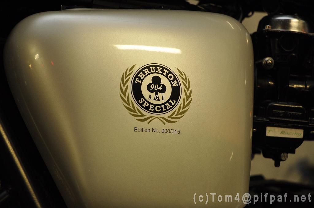 thruxton3.JPG - une série limitée de la Thruxton spéciale Ace Cafe, c'est la 0/15